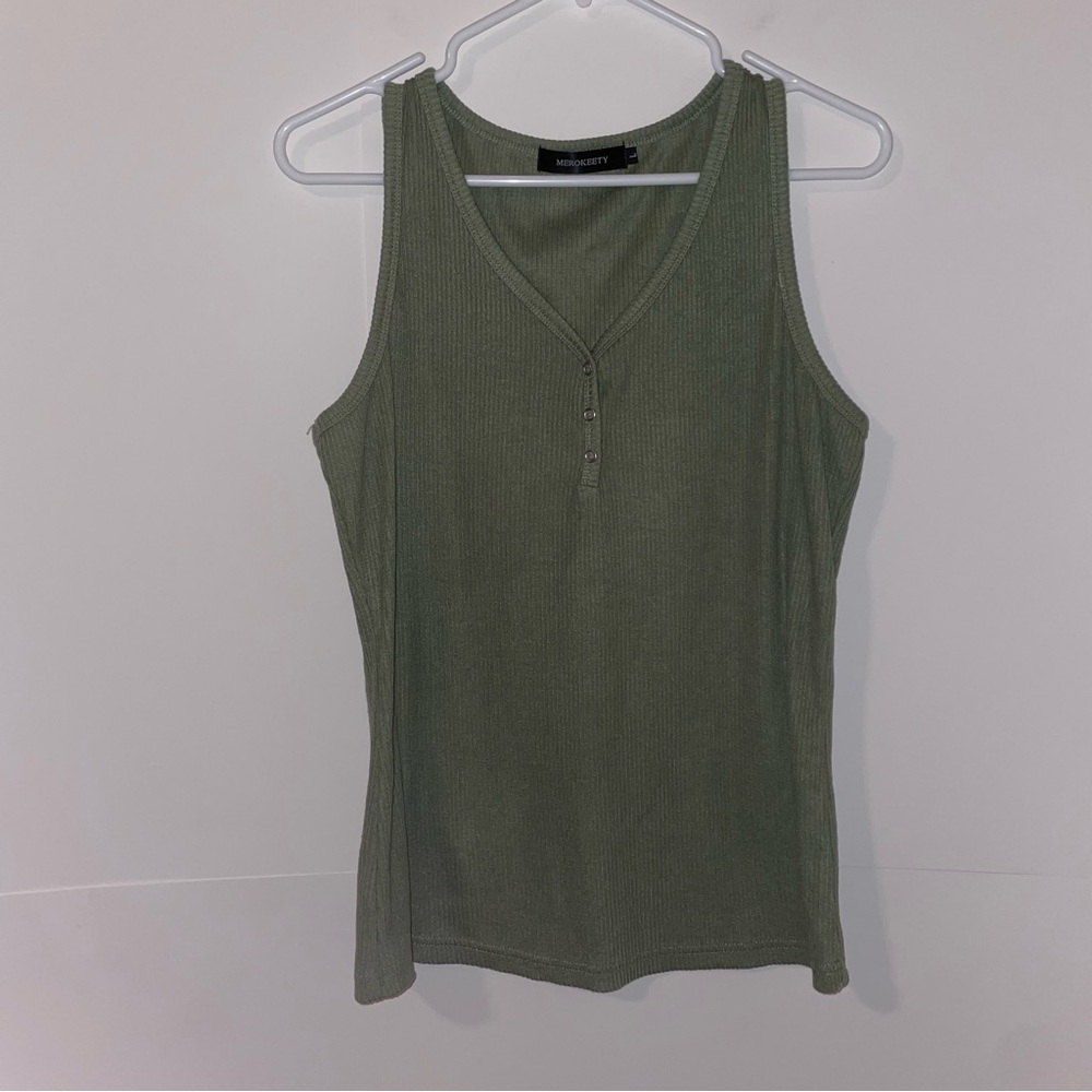 Green sleeveless Tee